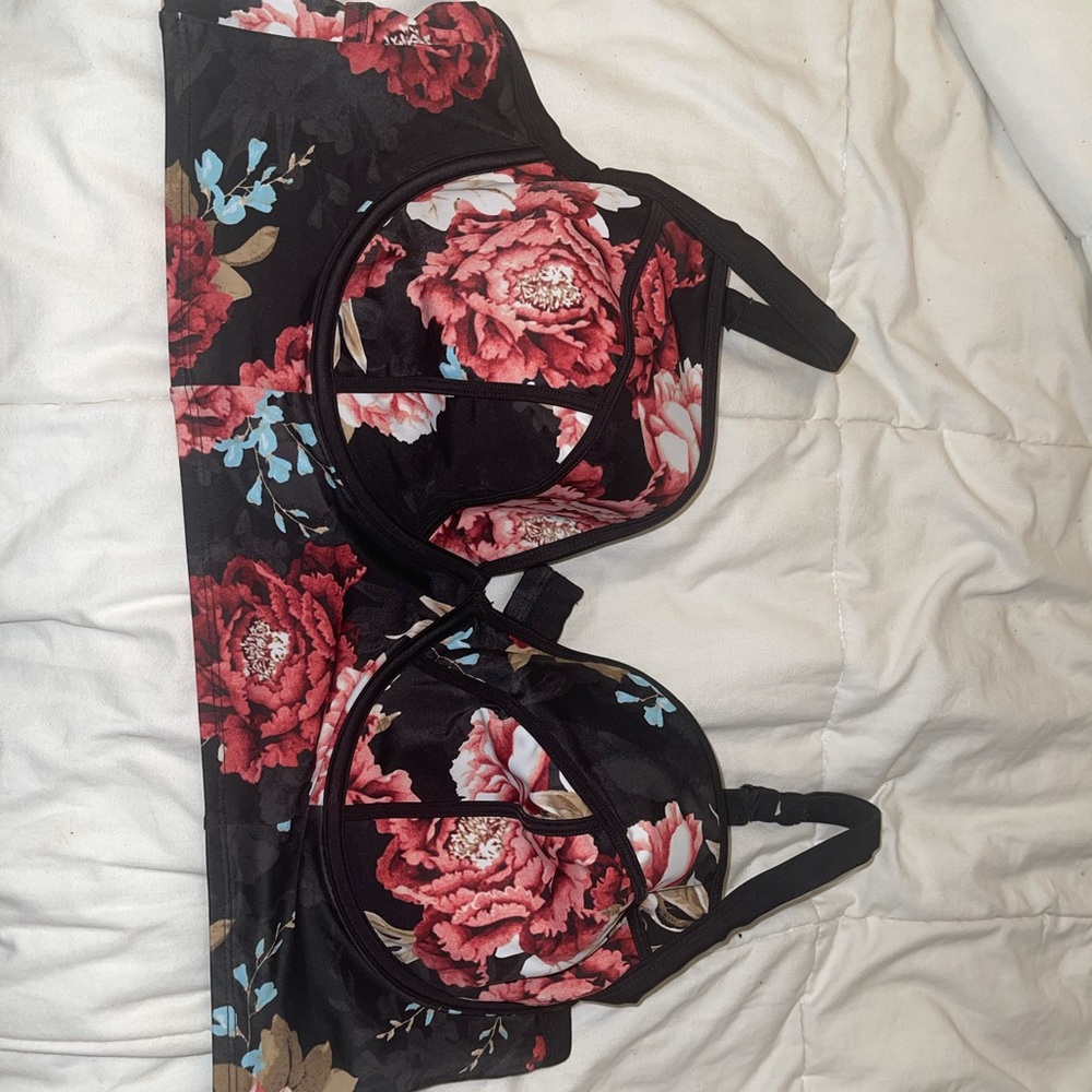 Size 3 D/DD swimsuit torrid top only